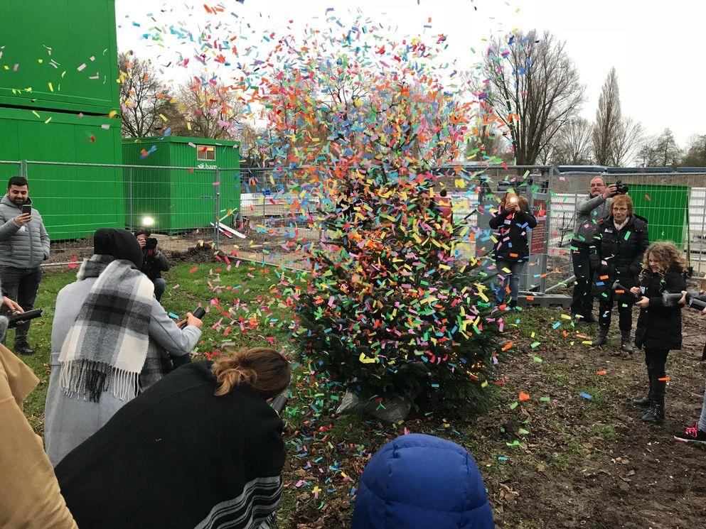 Feestelijke start bouw 24 eengezinswoningen Zuiderburg in Wielwijk Dordrecht 