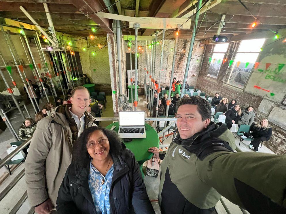 V.l.n.r.: Stephan Grootswagers, Denise Hanenberg (Haag Wonen) en Dylan de Boer (BAM Wonen)